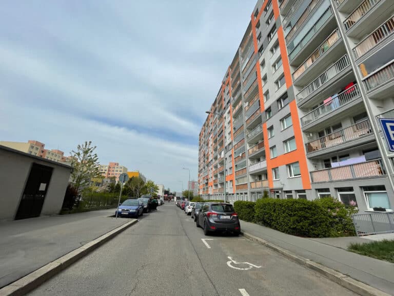 106cc0f2-0f04-43de-a3a6-bf1a54cc1627