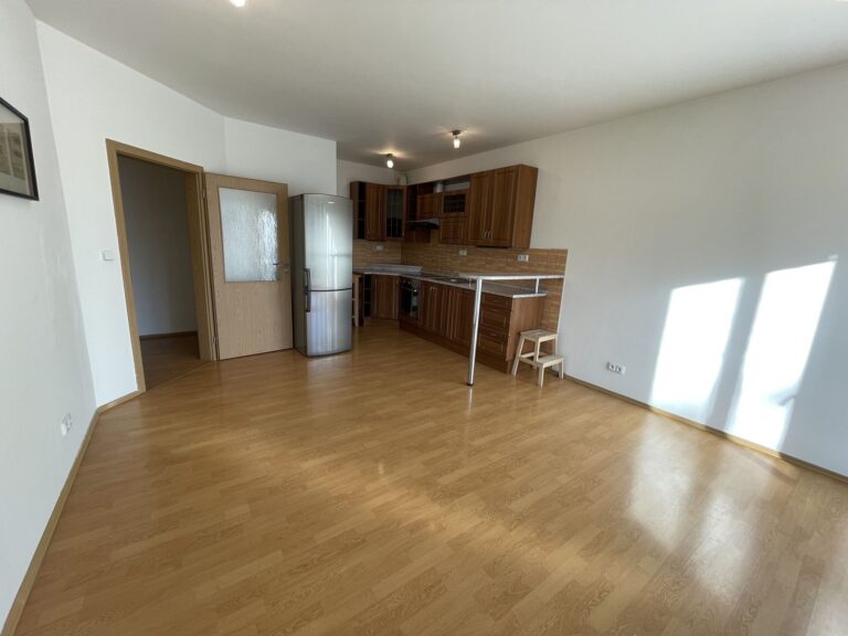 f25f9082-5b15-43f1-9b96-c48ff0459c9a